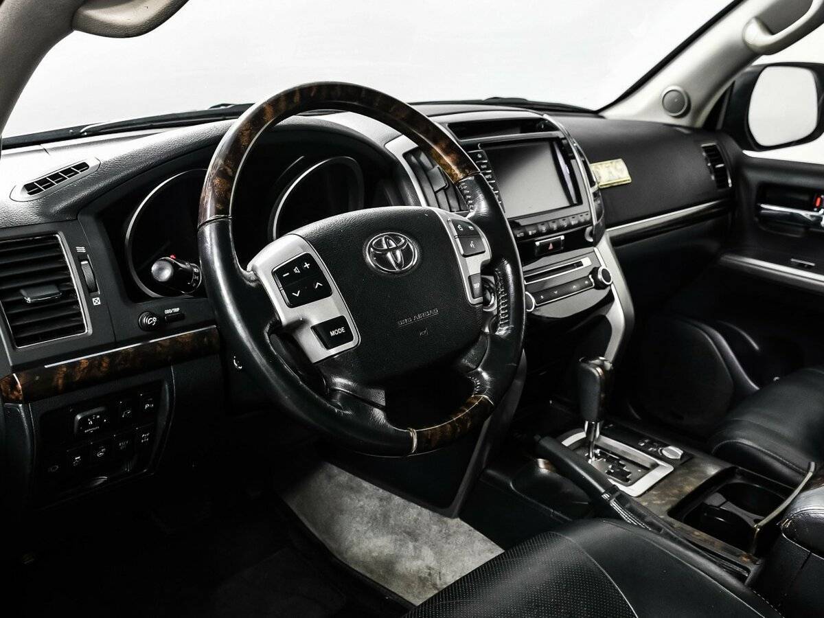 Toyota Land Cruiser с пробегом — 2015 год. Фото: #12
