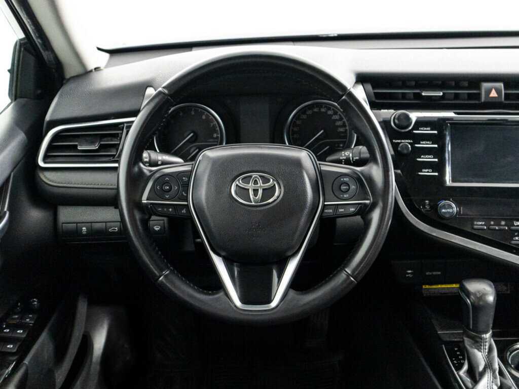 Toyota Camry с пробегом — 2018 год. Фото: #17
