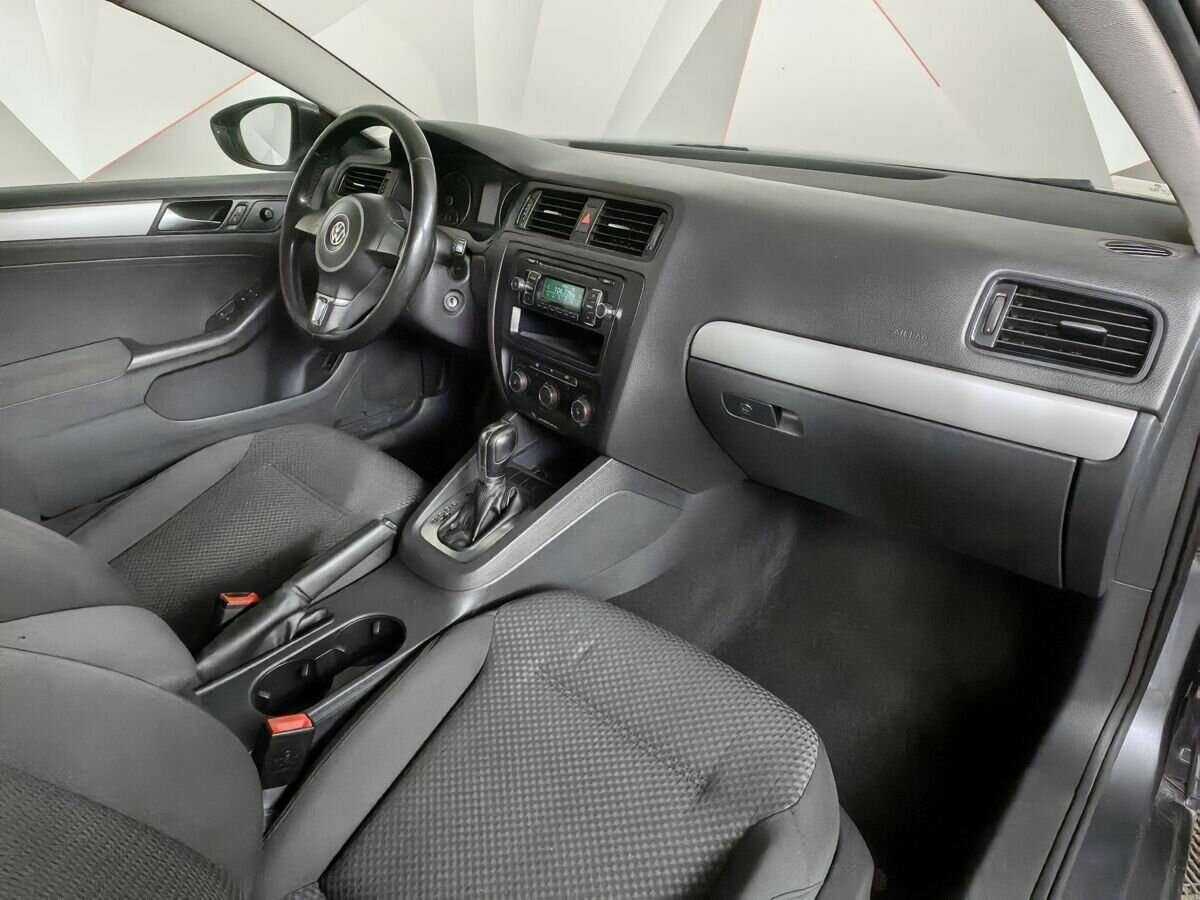 Volkswagen Jetta с пробегом — 2011 год. Фото: #8