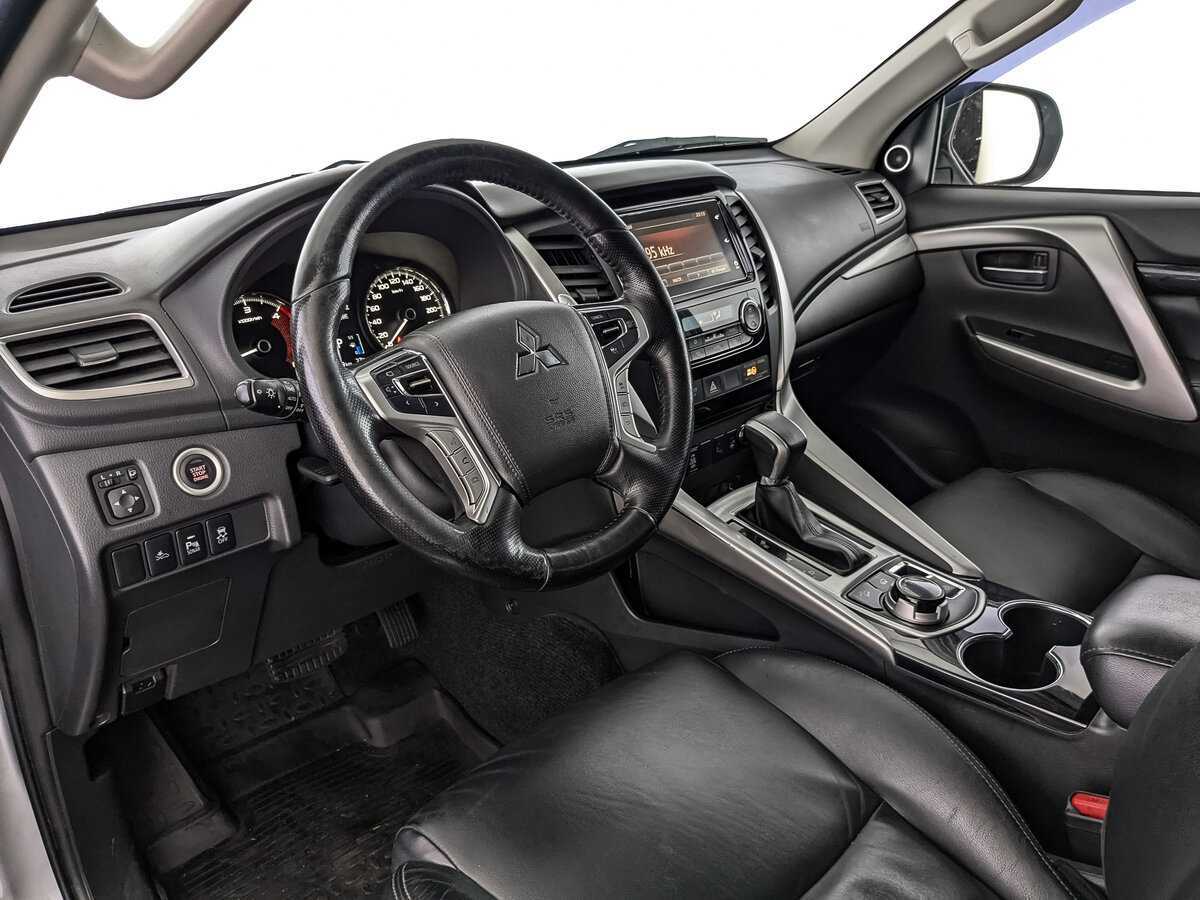 Mitsubishi Pajero Sport с пробегом — 2018 год. Фото: #10