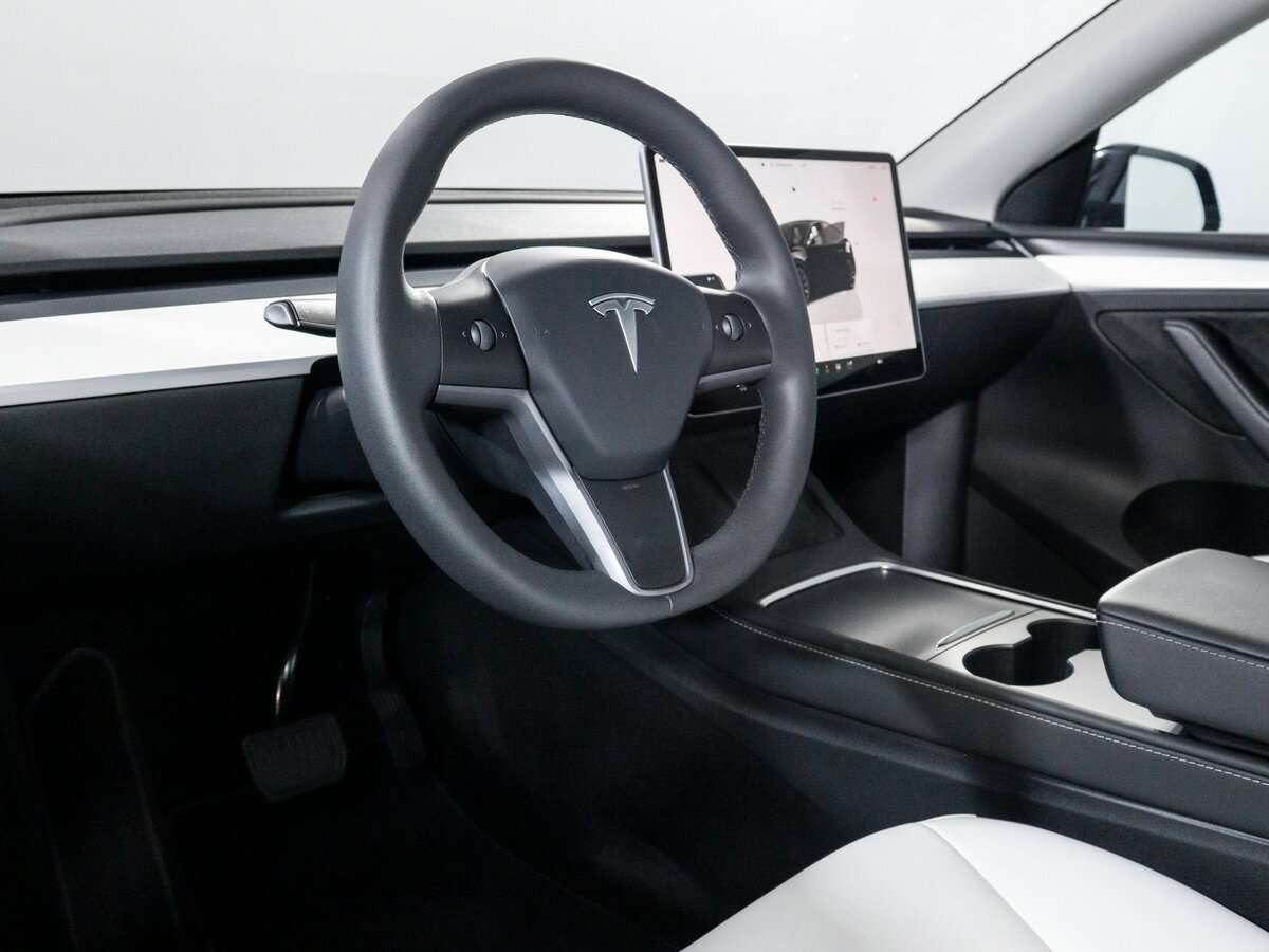Tesla Model Y с пробегом — 2022 год. Фото: #12