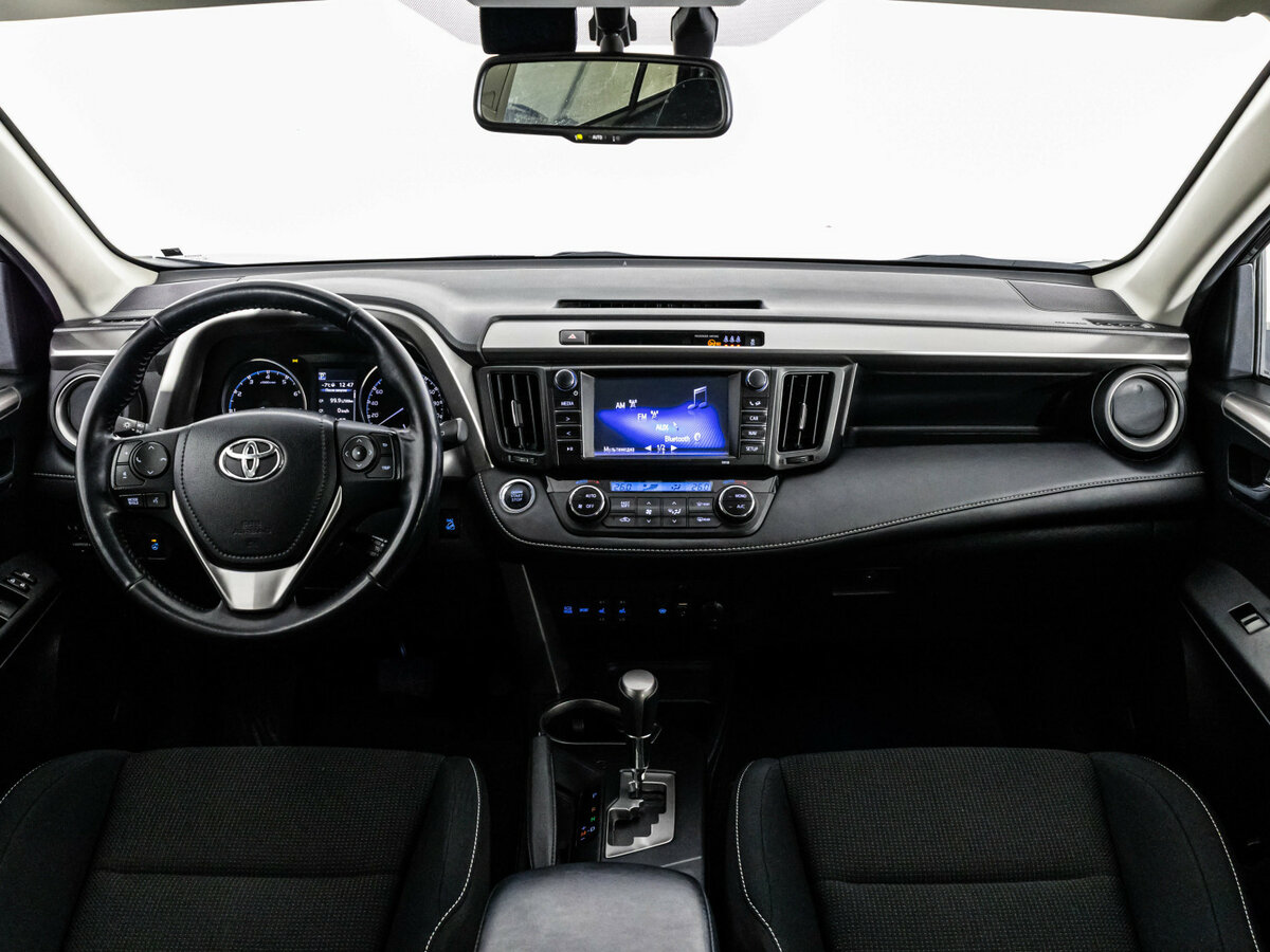 Toyota RAV4 с пробегом — 2018 год. Фото: #7