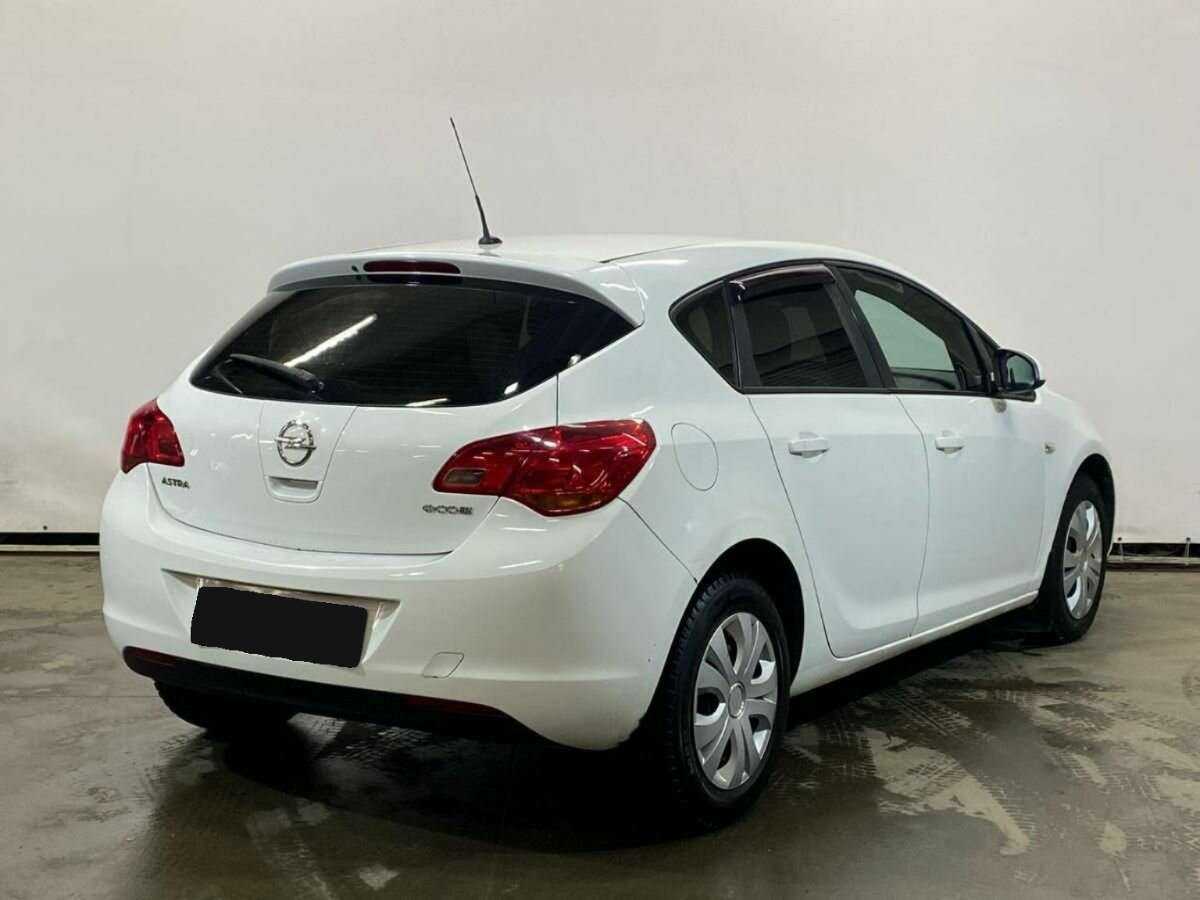 Opel Astra с пробегом — 2010 год. Фото: #4