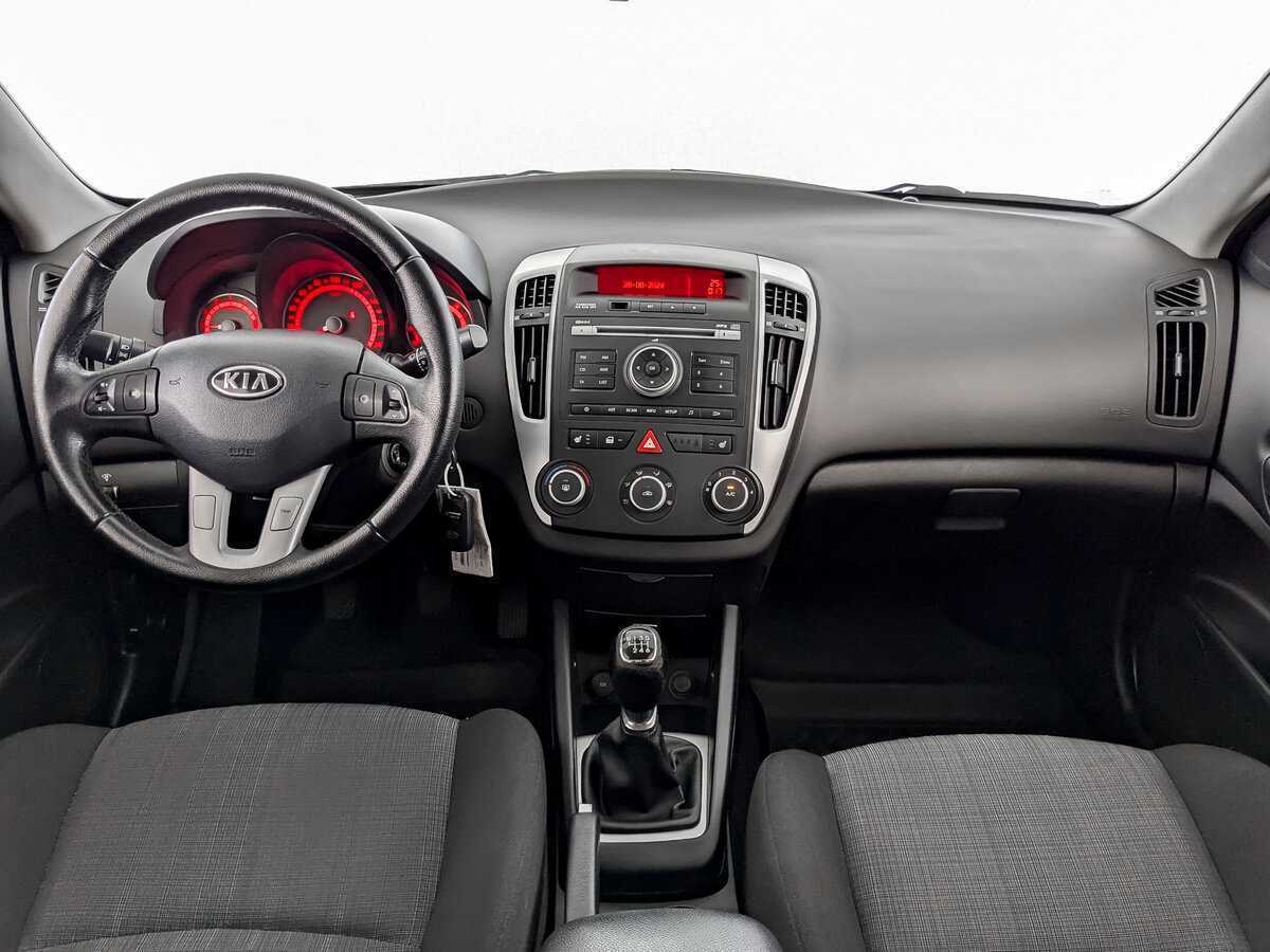 Kia Ceed с пробегом — 2010 год. Фото: #11