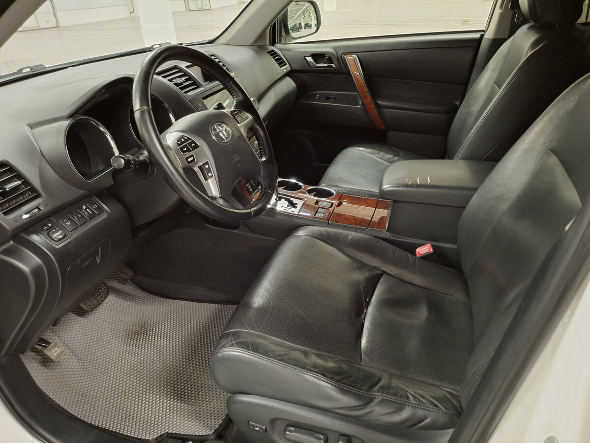 Toyota Highlander с пробегом — 2012 год. Фото: #15