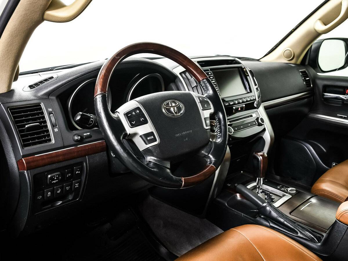 Toyota Land Cruiser с пробегом — 2014 год. Фото: #12