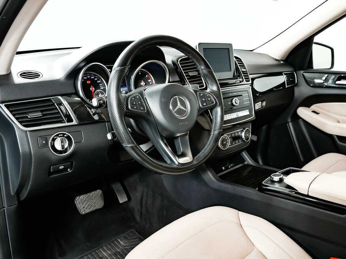 Mercedes-Benz GLE с пробегом — 2015 год. Фото: #12