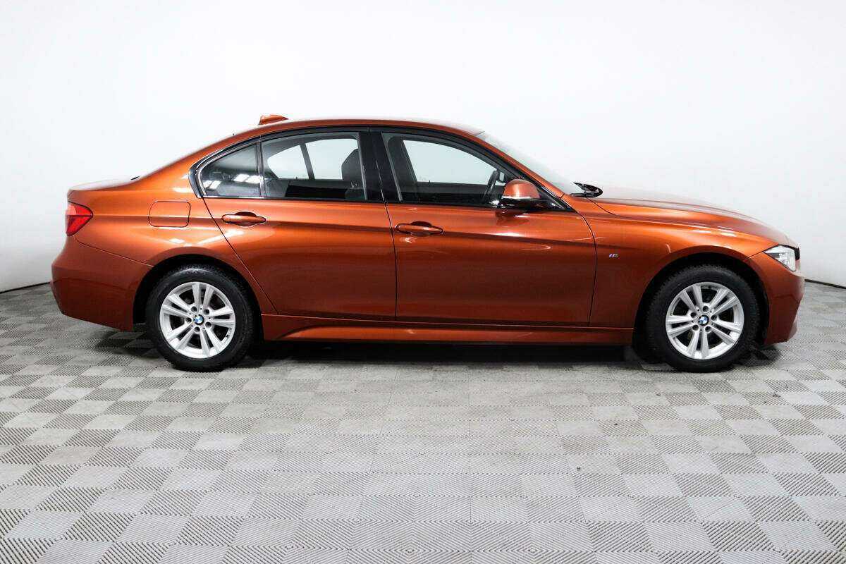 BMW 3 серии с пробегом — 2018 год. Фото: #3