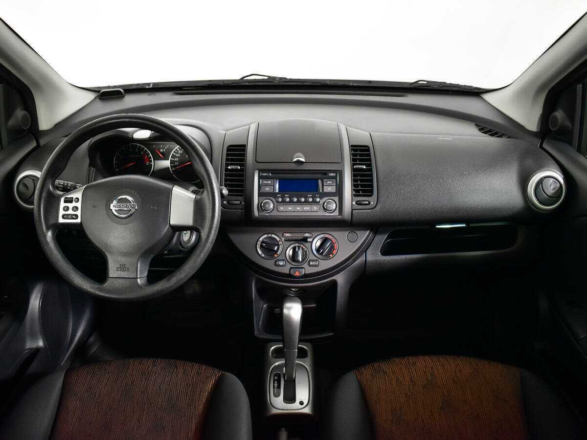 Nissan Note с пробегом — 2011 год. Фото: #11