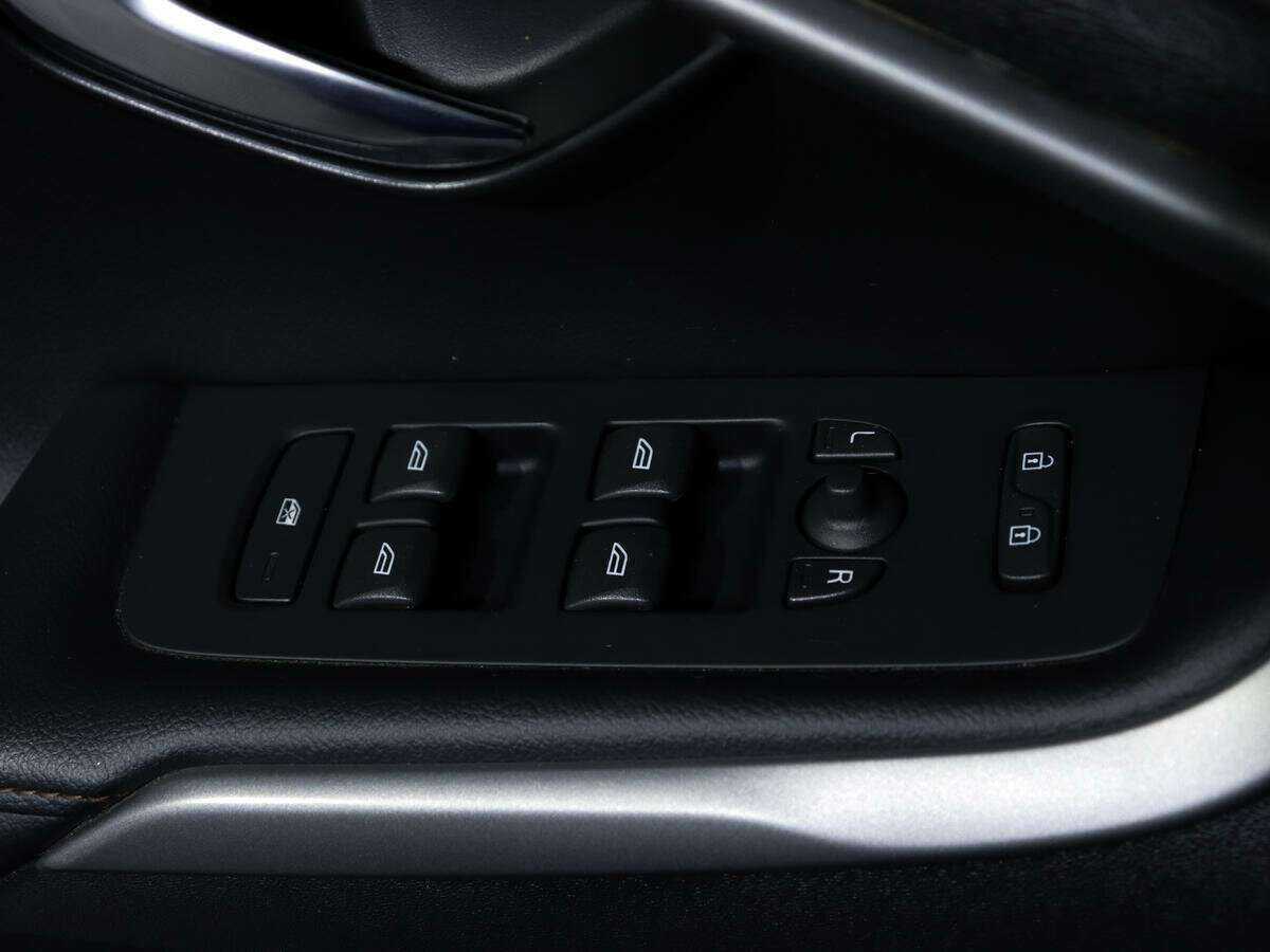 Volvo V40 Cross Country с пробегом — 2014 год. Фото: #14