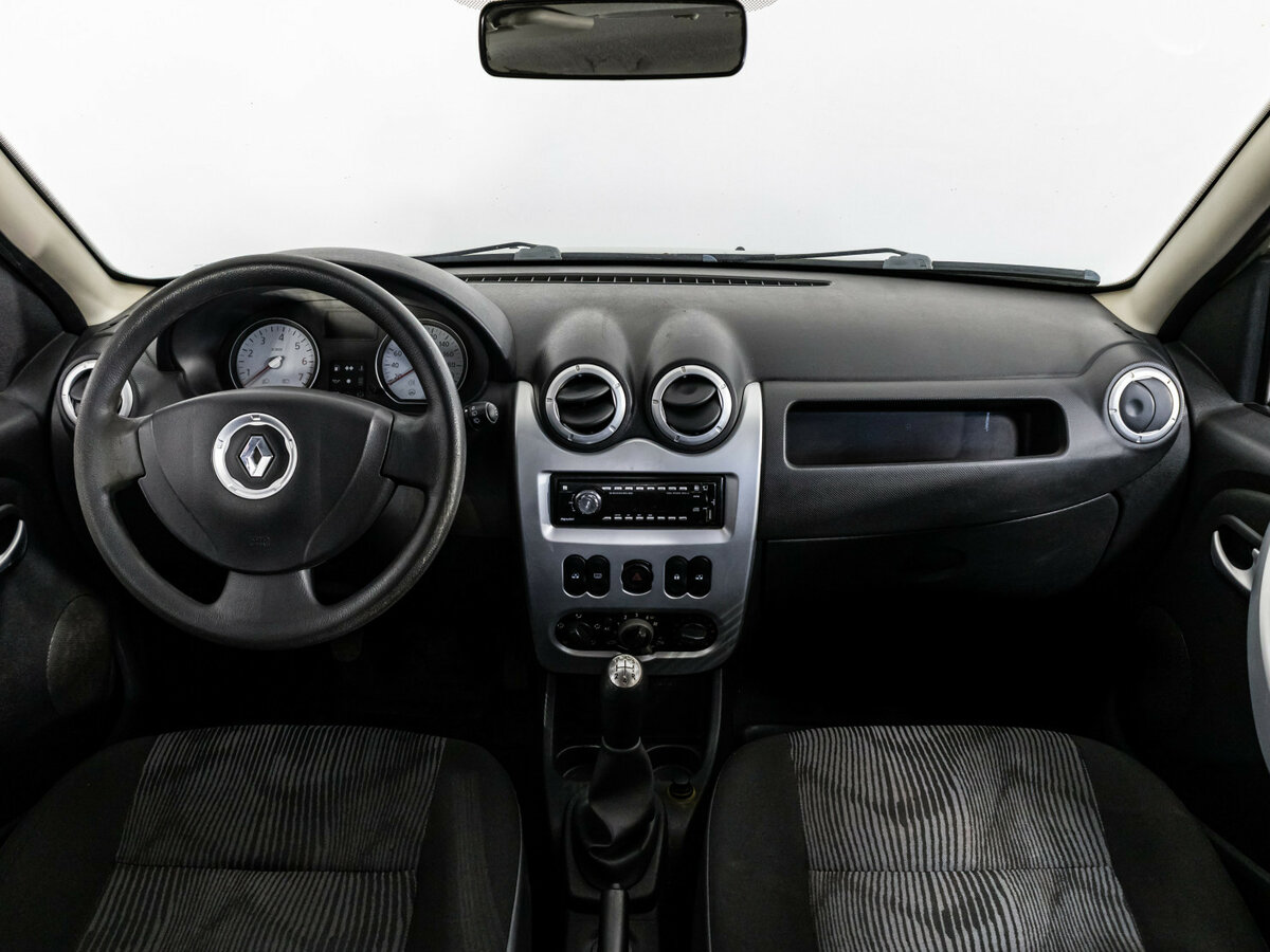 Renault Sandero с пробегом — 2011 год. Фото: #7