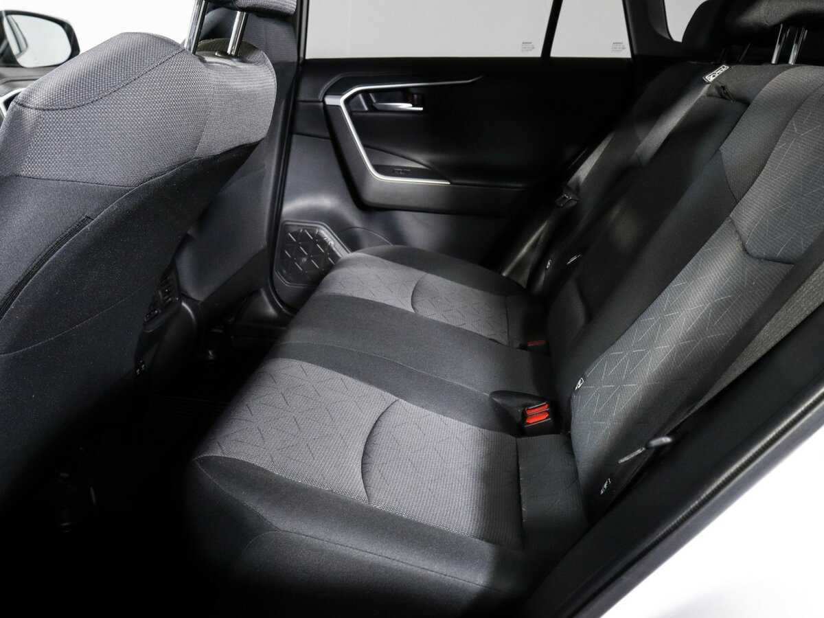 Toyota RAV4 с пробегом — 2020 год. Фото: #9