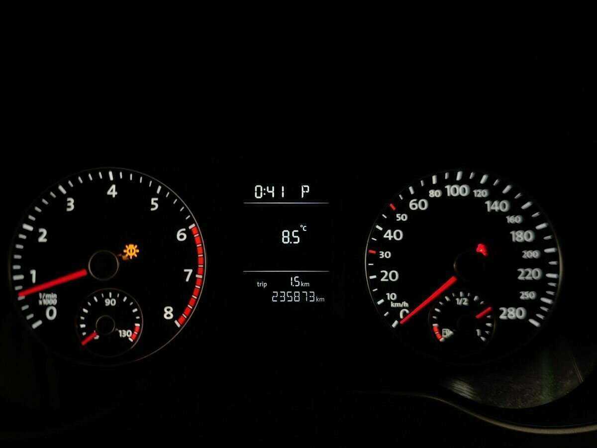 Volkswagen Jetta с пробегом — 2011 год. Фото: #10