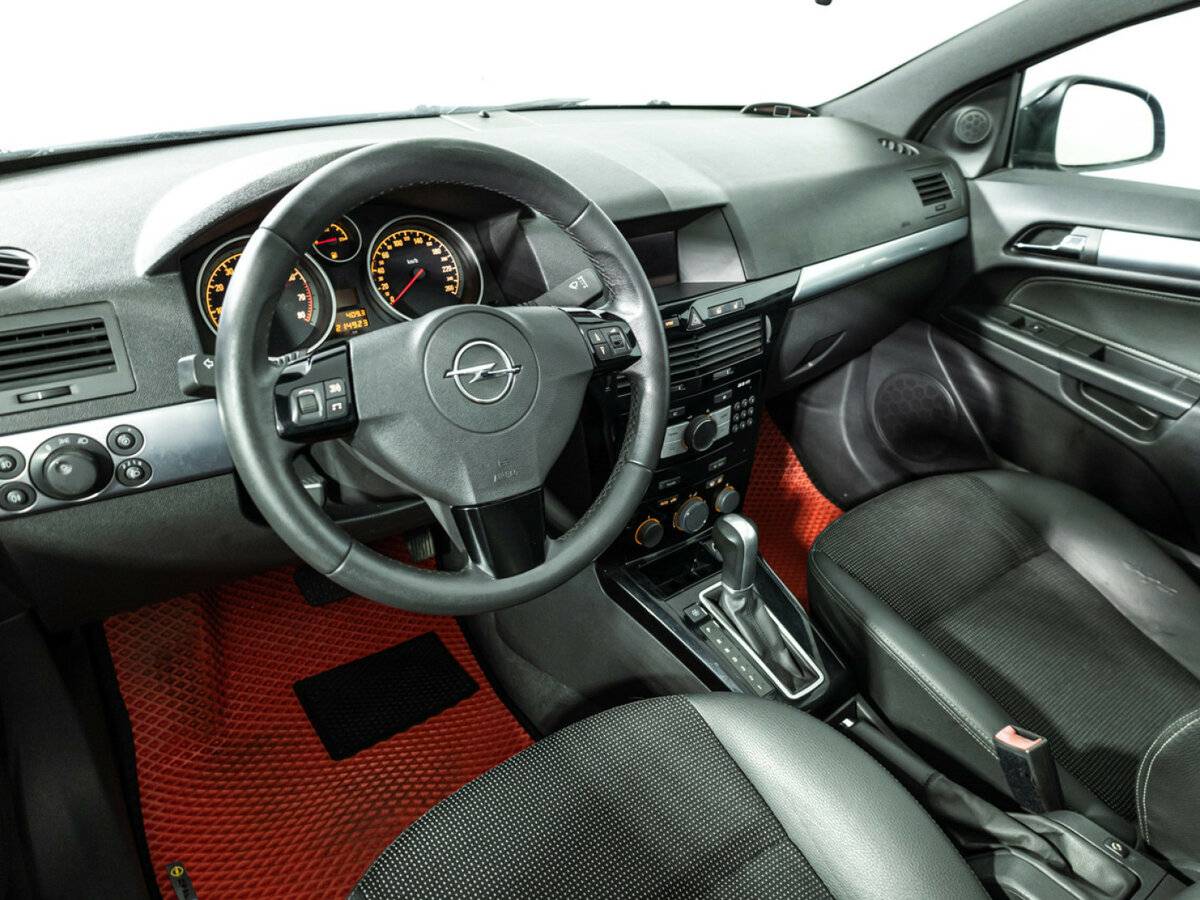 Opel Astra с пробегом — 2010 год. Фото: #10