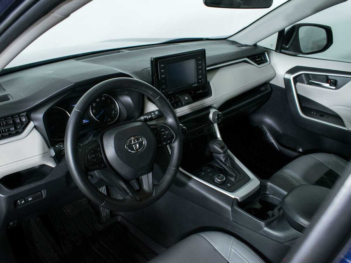 Toyota RAV4 с пробегом — 2020 год. Фото: #12