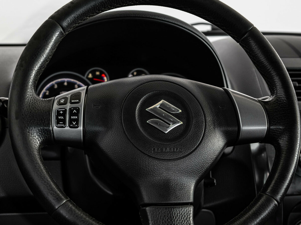 Suzuki SX4 с пробегом — 2011 год. Фото: #8