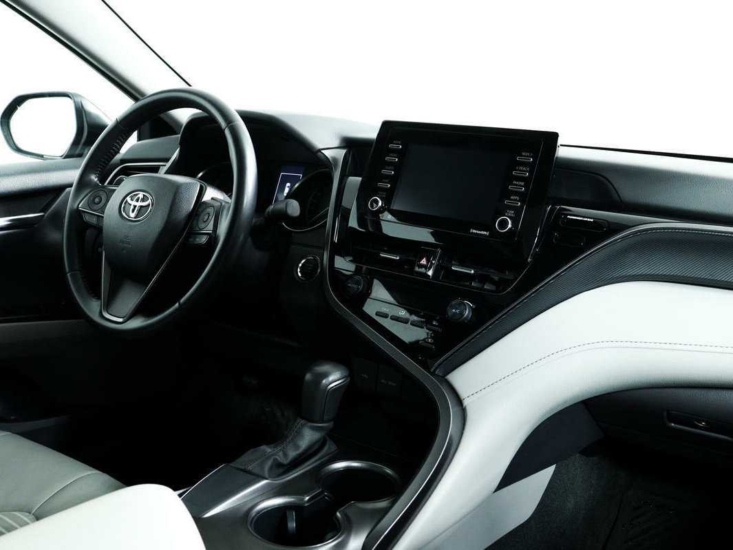 Toyota Camry с пробегом — 2021 год. Фото: #8
