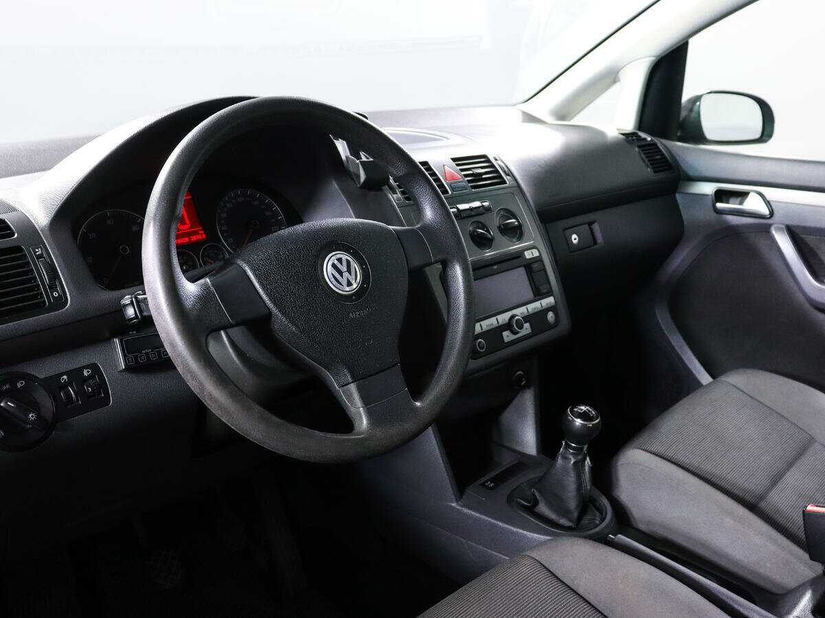 Volkswagen Touran с пробегом — 2008 год. Фото: #13