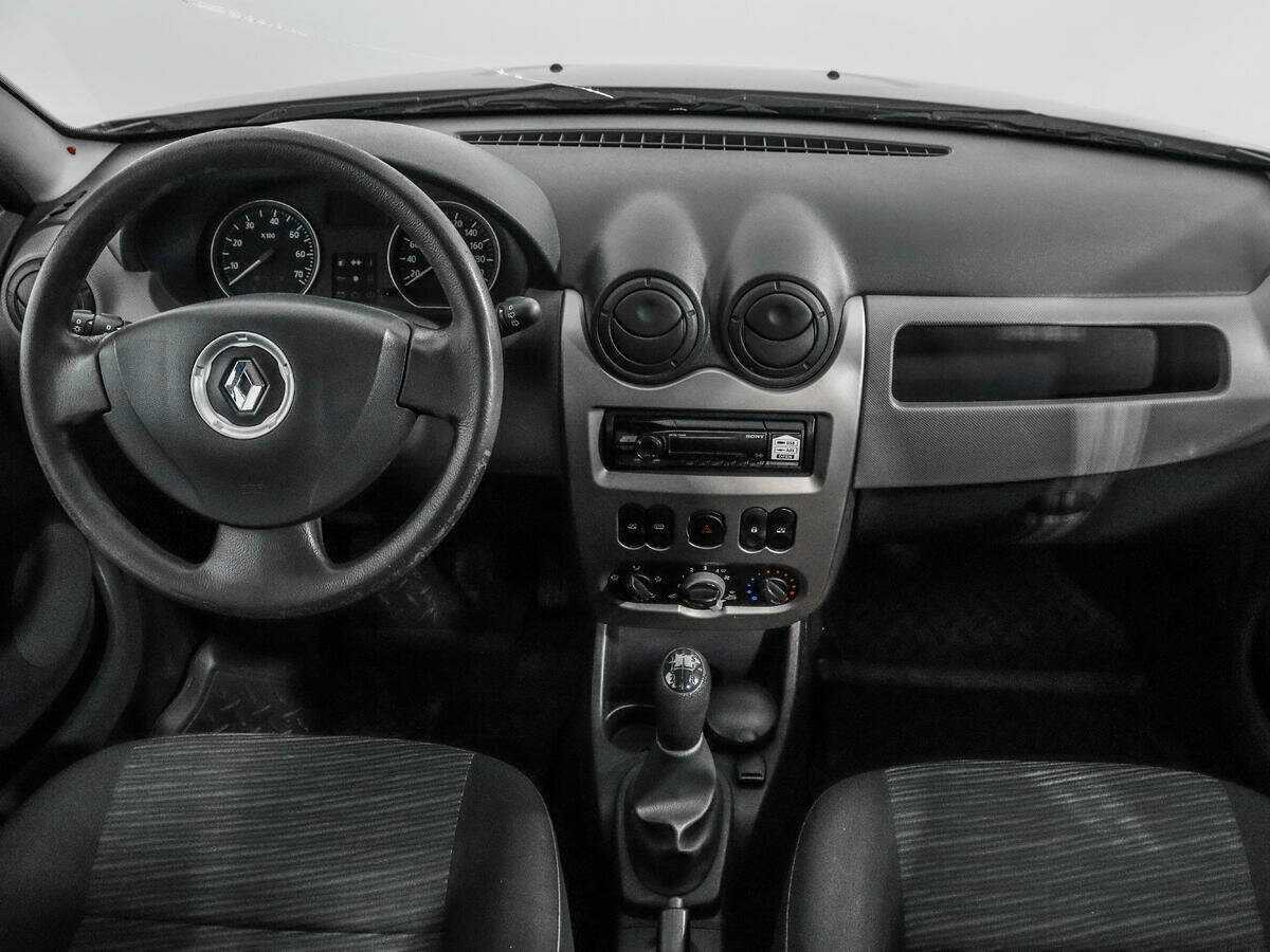 Renault Sandero с пробегом — 2011 год. Фото: #10