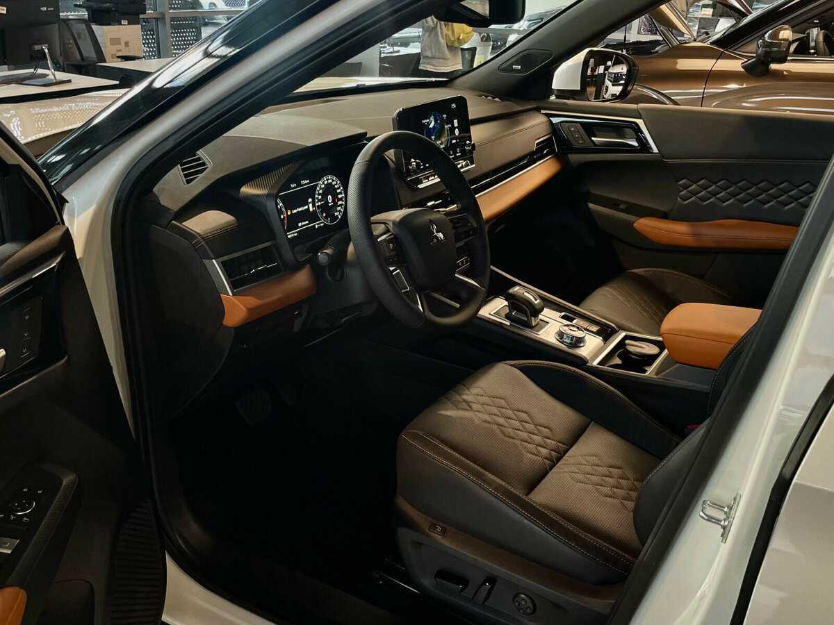 Mitsubishi Outlander с пробегом — 2022 год. Фото: #2