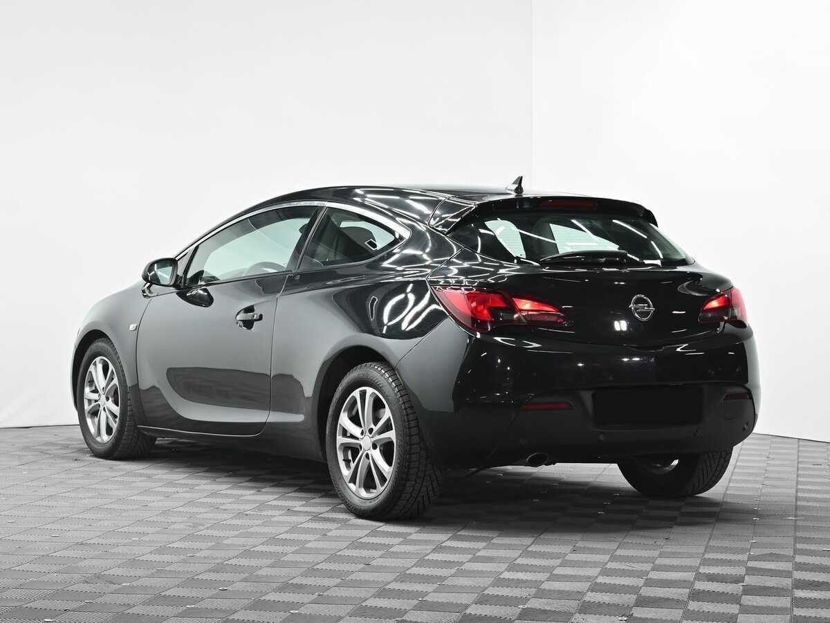 Opel Astra с пробегом — 2012 год. Фото: #2
