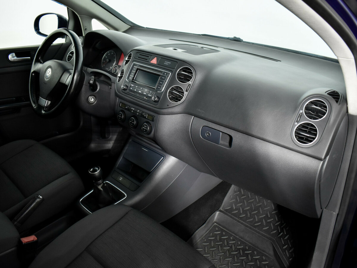 Volkswagen Golf Plus с пробегом — 2008 год. Фото: #12