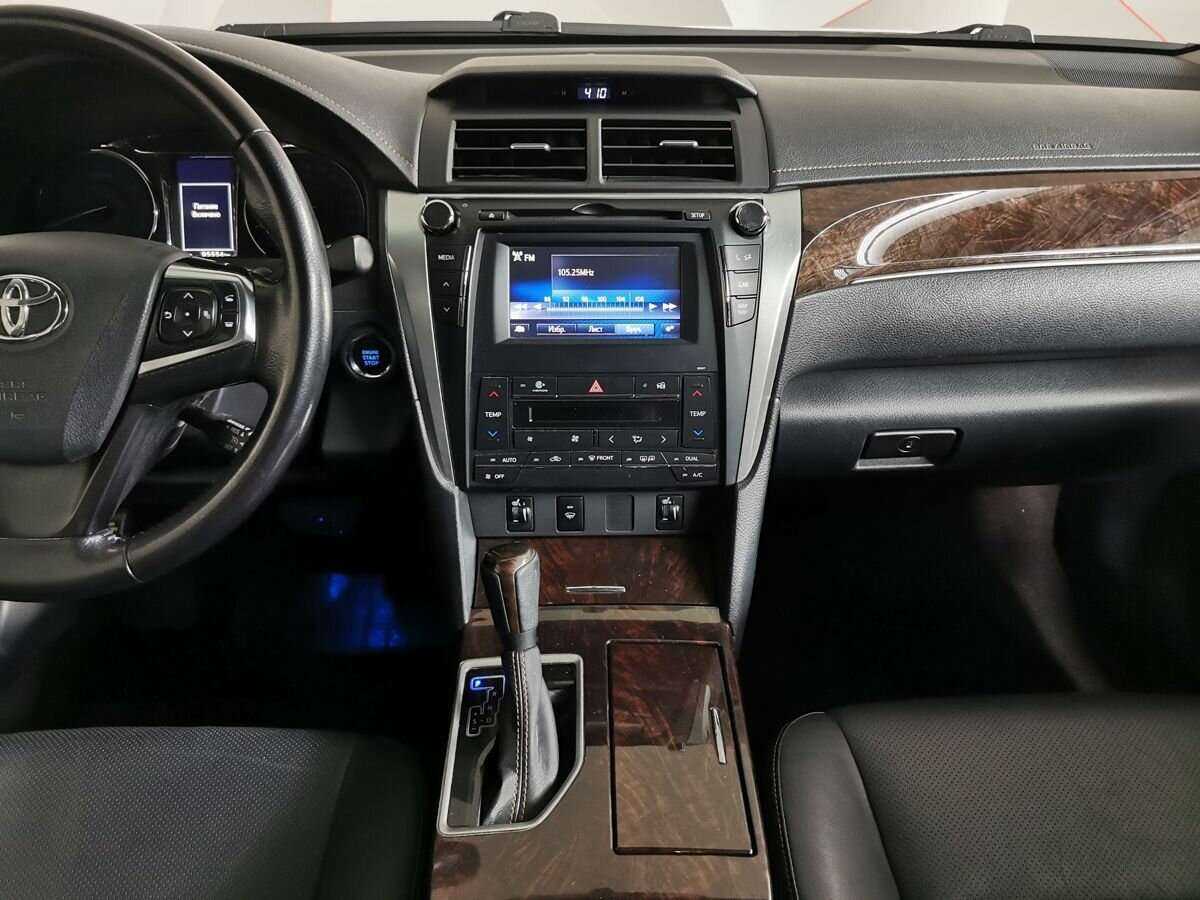 Toyota Camry с пробегом — 2016 год. Фото: #9