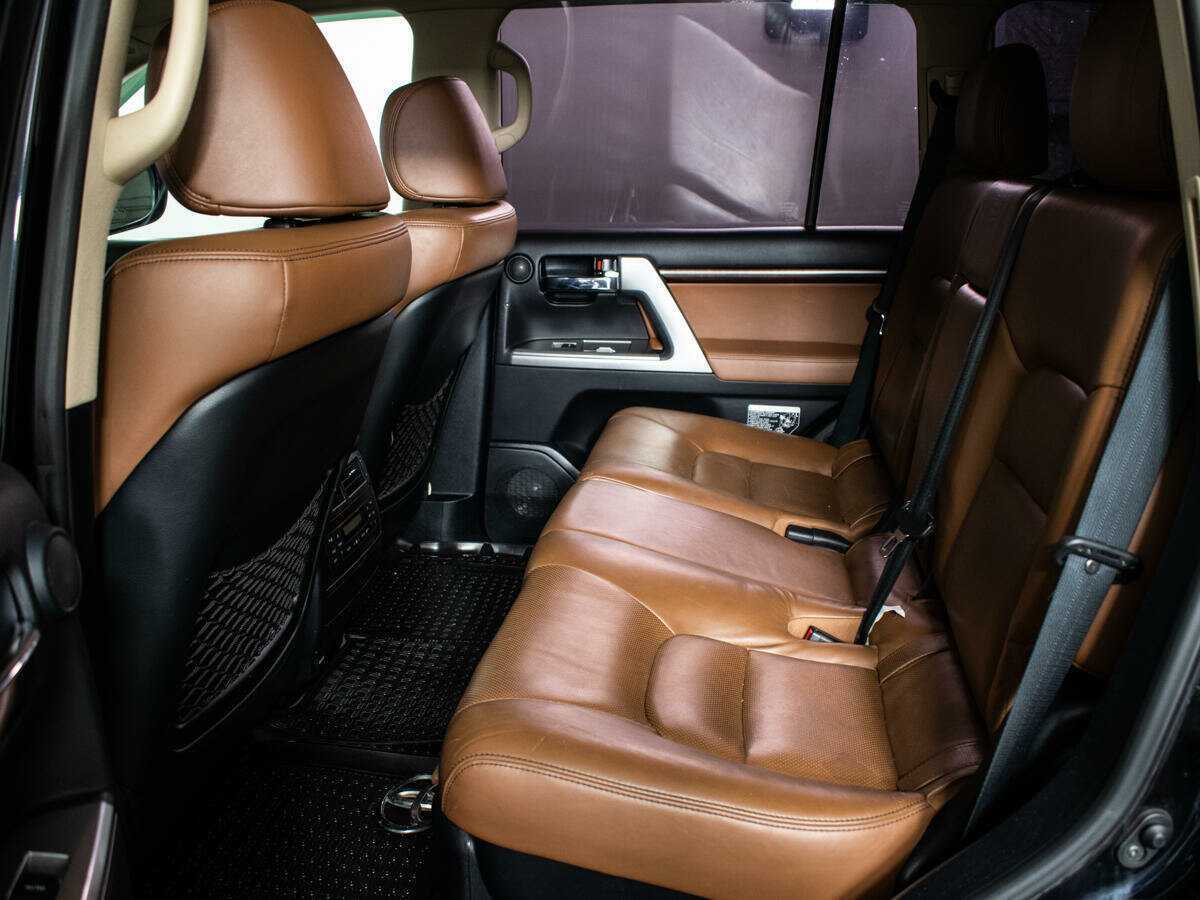 Toyota Land Cruiser с пробегом — 2015 год. Фото: #9