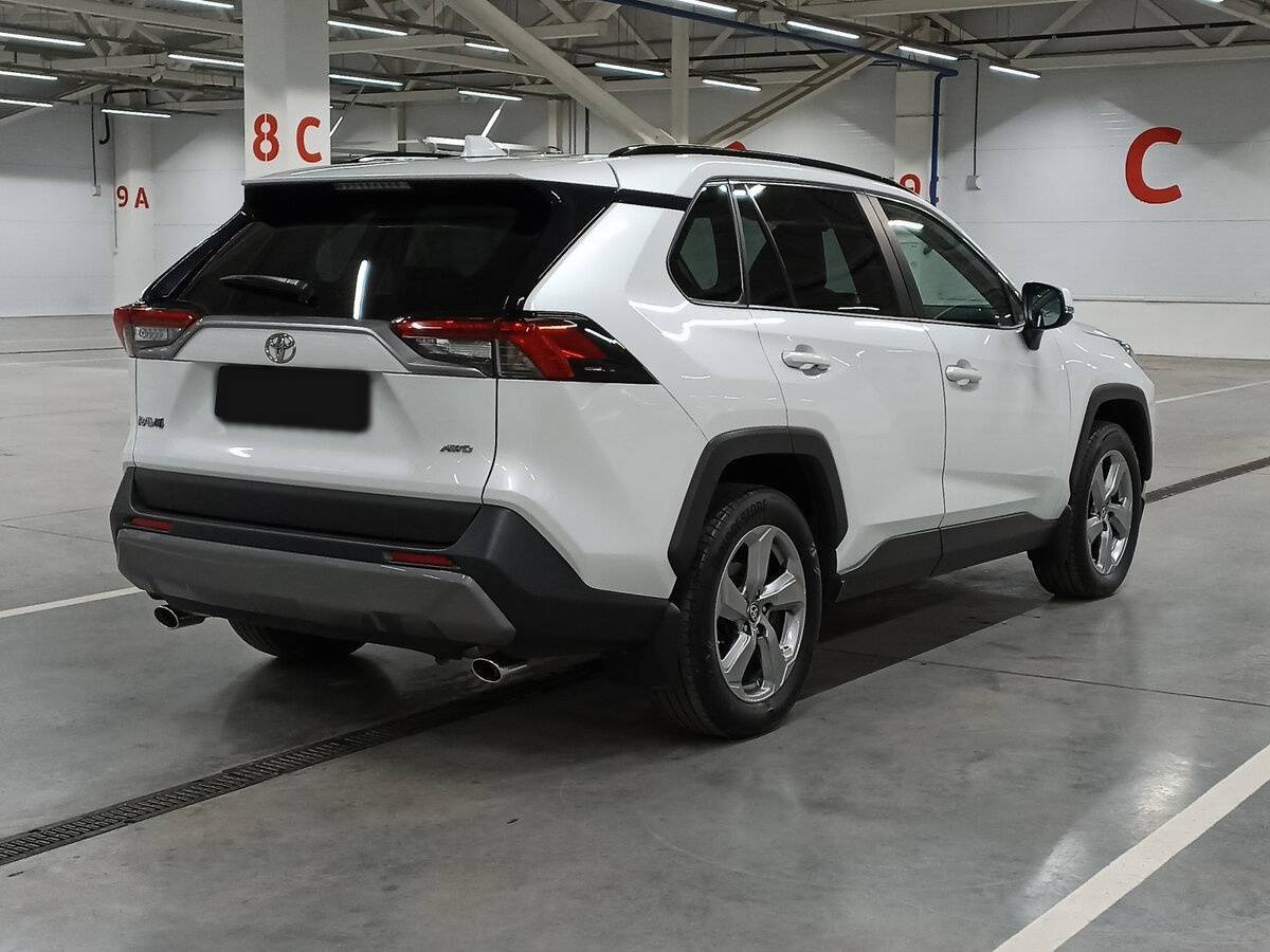 Toyota RAV4 с пробегом — 2021 год. Фото: #4