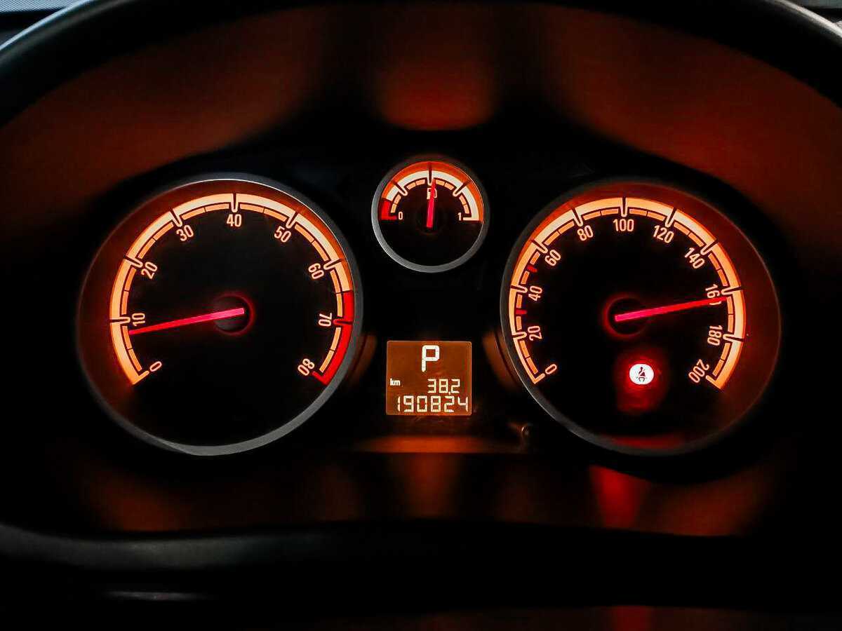 Opel Corsa с пробегом — 2008 год. Фото: #10