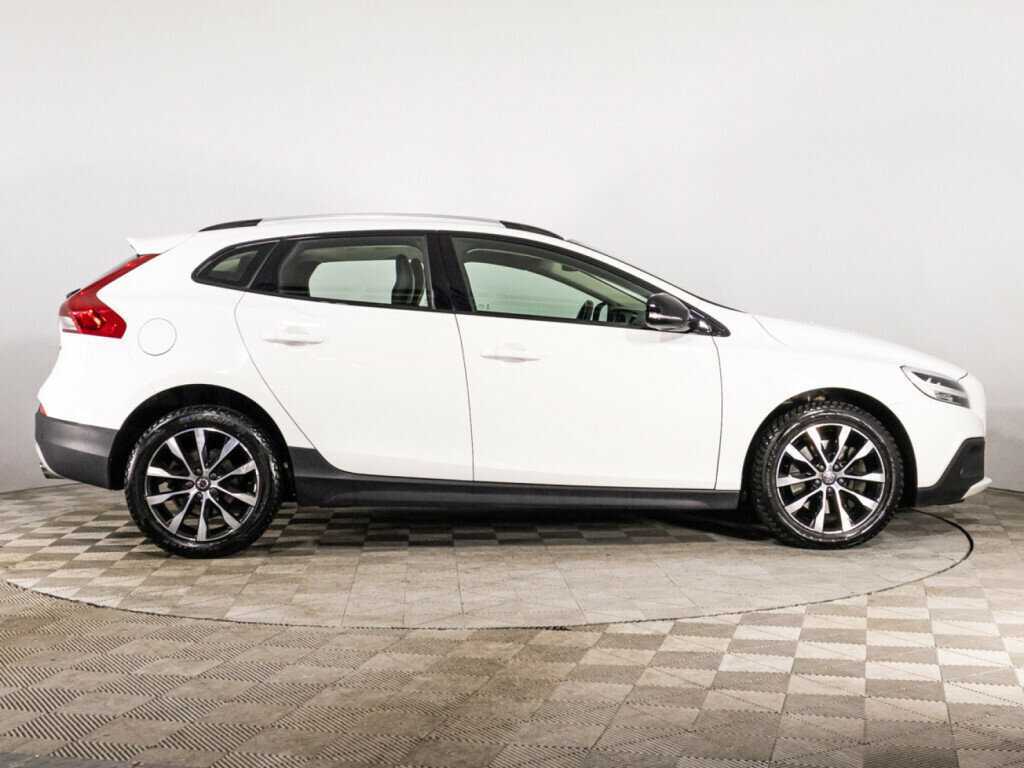 Volvo V40 Cross Country с пробегом — 2019 год. Фото: #3