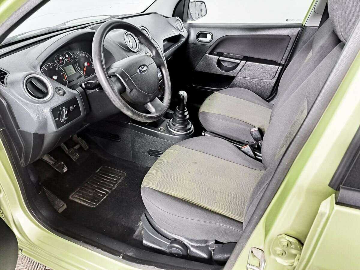 Ford Fiesta с пробегом — 2007 год. Фото: #13