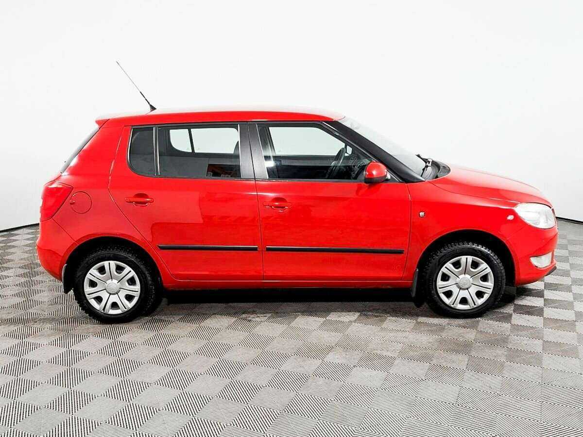 Skoda Fabia с пробегом — 2010 год. Фото: #3