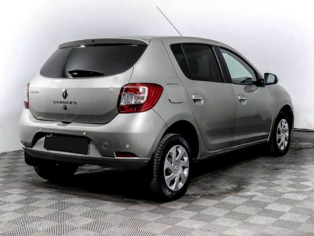 Renault Sandero с пробегом — 2015 год. Фото: #3