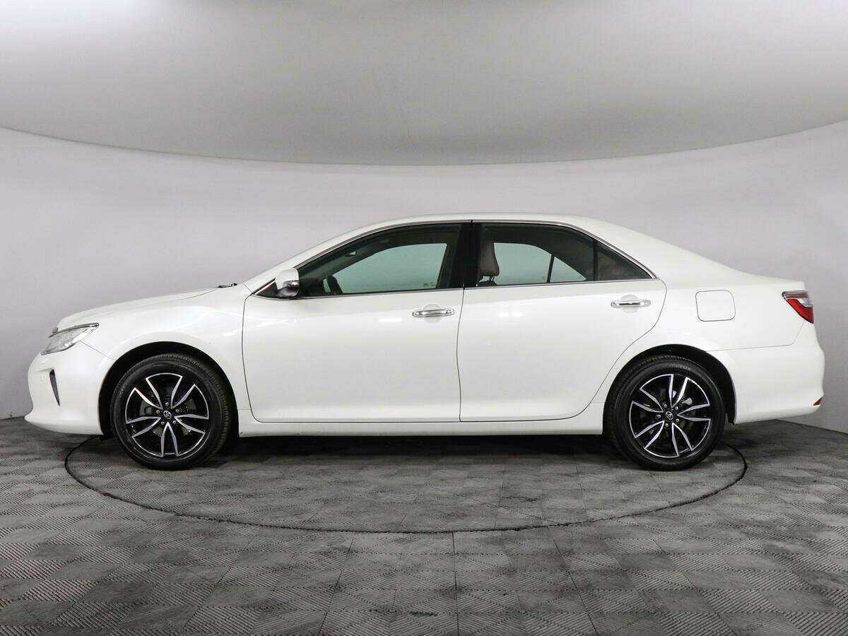 Toyota Camry с пробегом — 2016 год. Фото: #7