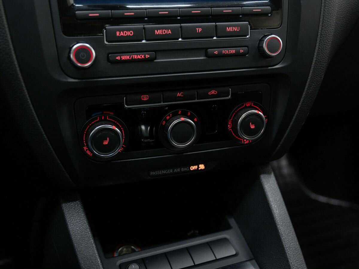Volkswagen Jetta с пробегом — 2011 год. Фото: #15