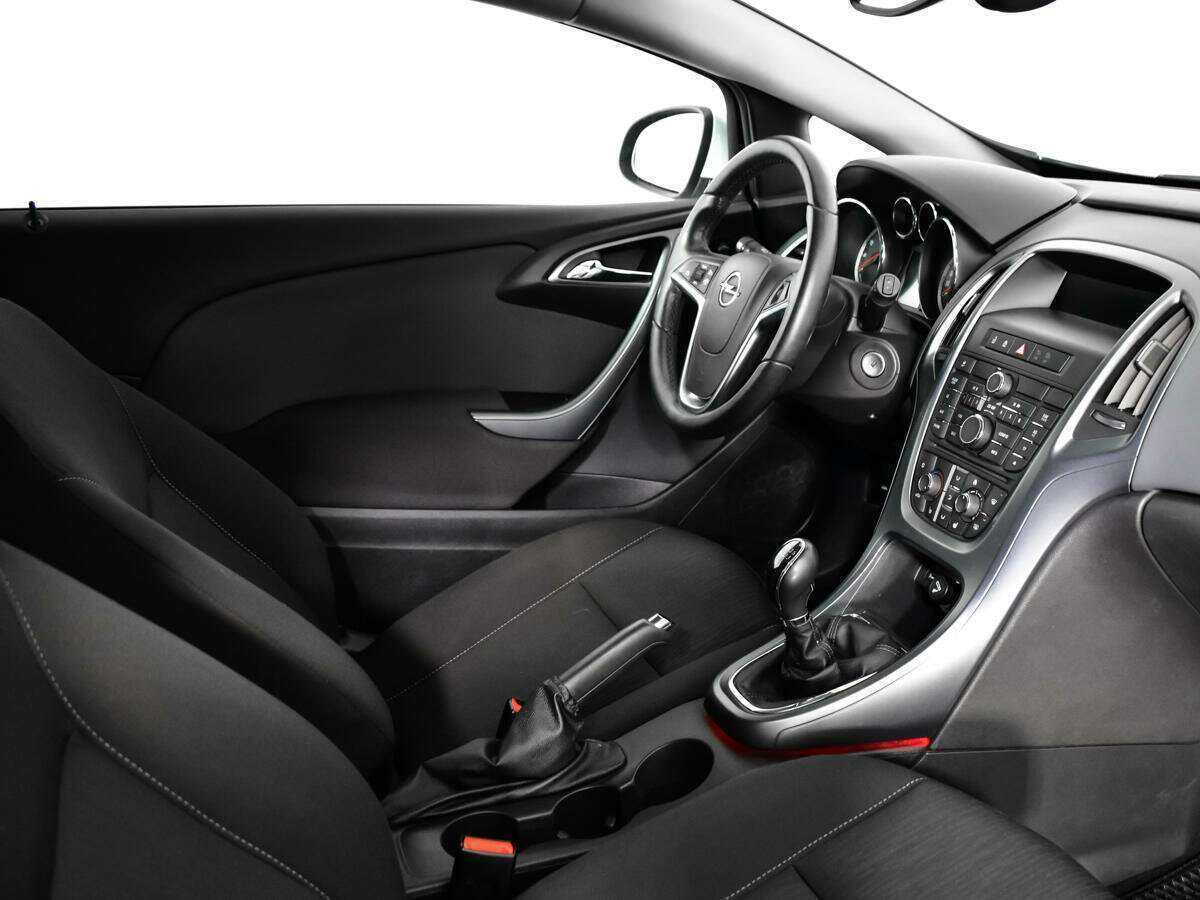 Opel Astra с пробегом — 2012 год. Фото: #8