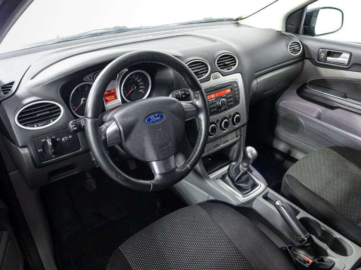 Ford Focus с пробегом — 2011 год. Фото: #10