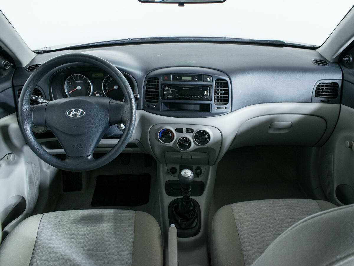 Hyundai Verna с пробегом — 2007 год. Фото: #11