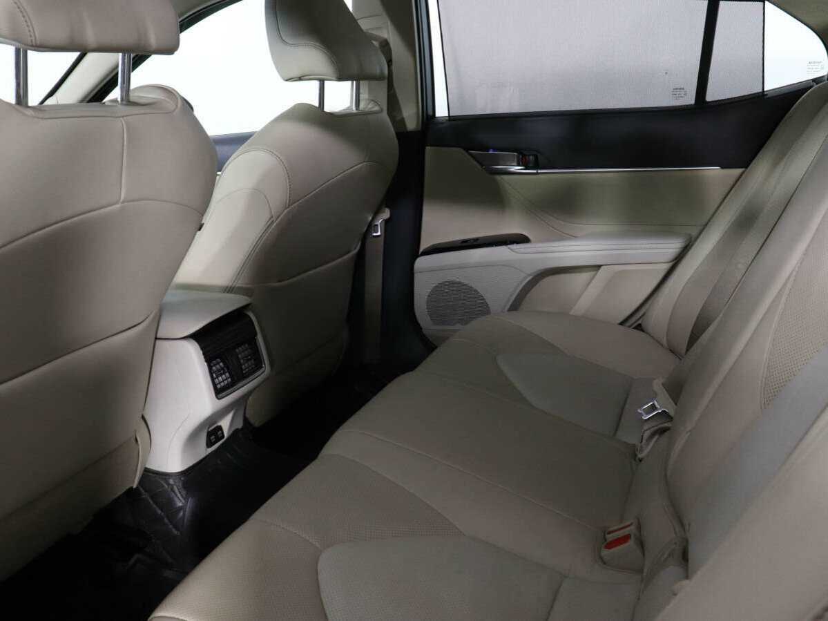 Toyota Camry с пробегом — 2019 год. Фото: #11