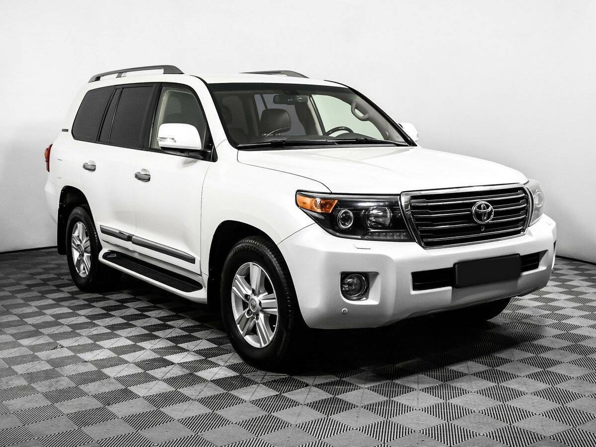 Toyota Land Cruiser с пробегом — 2014 год. Фото: #2