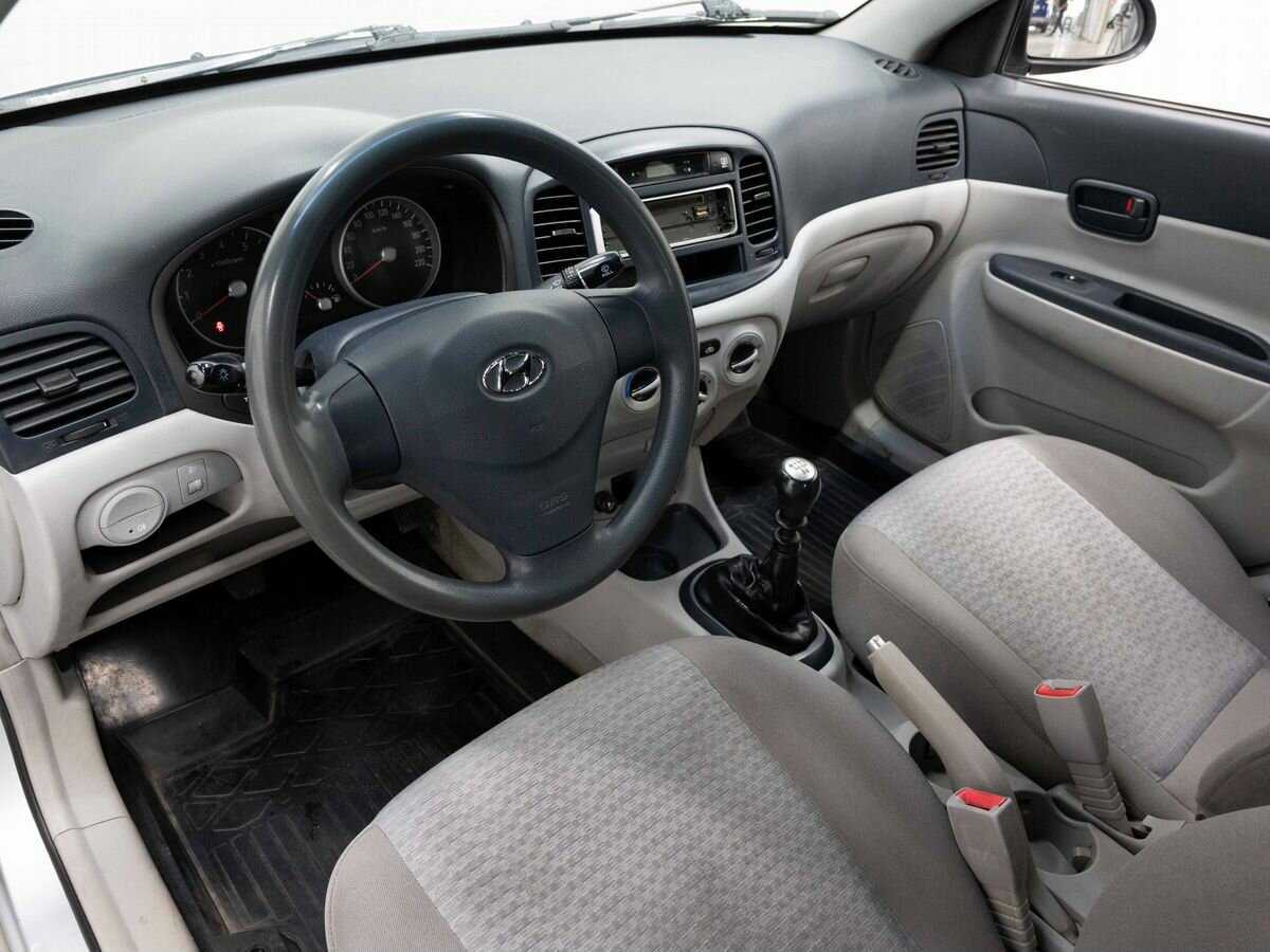 Hyundai Verna с пробегом — 2006 год. Фото: #6