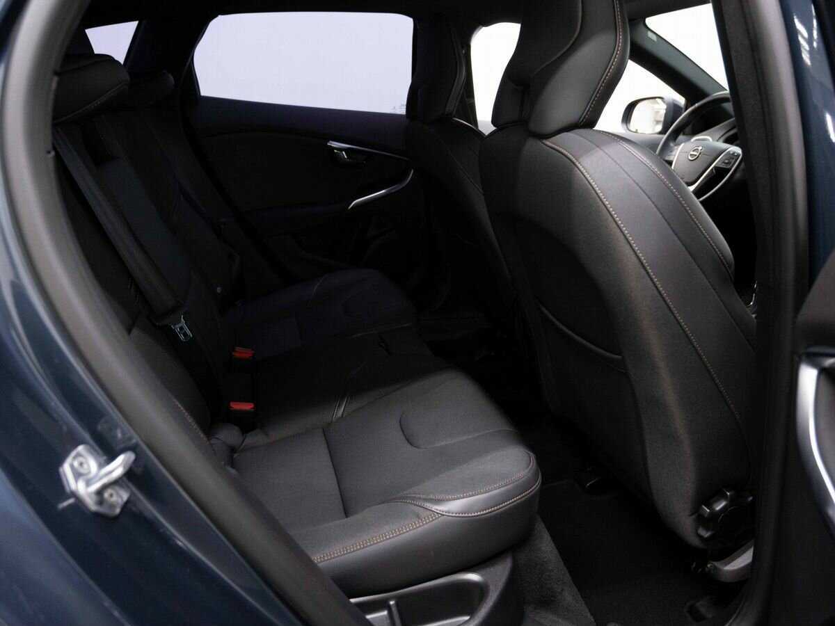 Volvo V40 Cross Country с пробегом — 2017 год. Фото: #9