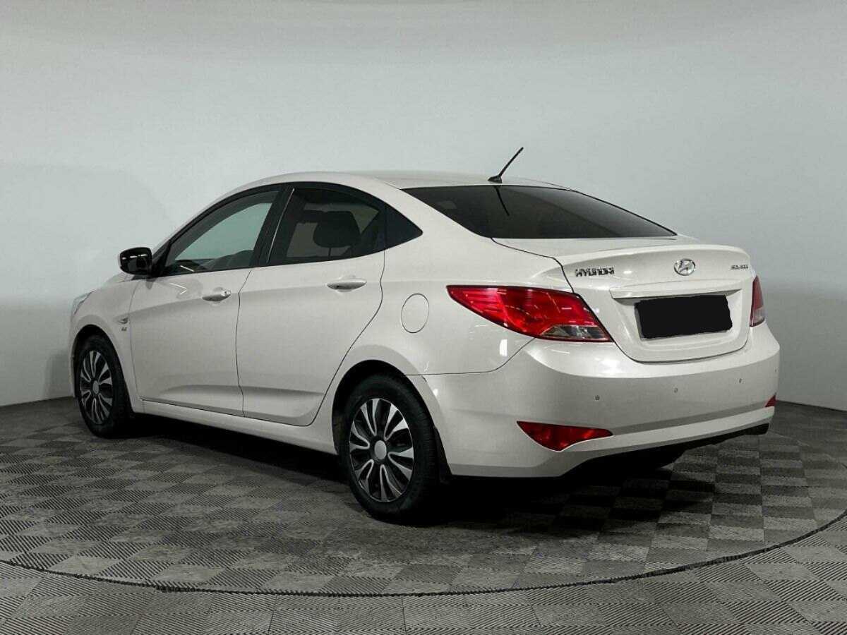 Hyundai Solaris с пробегом — 2015 год. Фото: #6