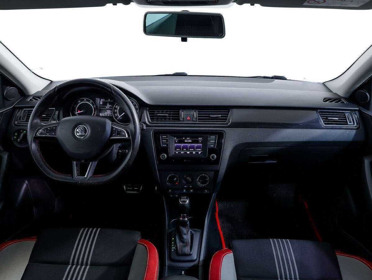 Skoda Rapid с пробегом — 2015 год. Фото: #9
