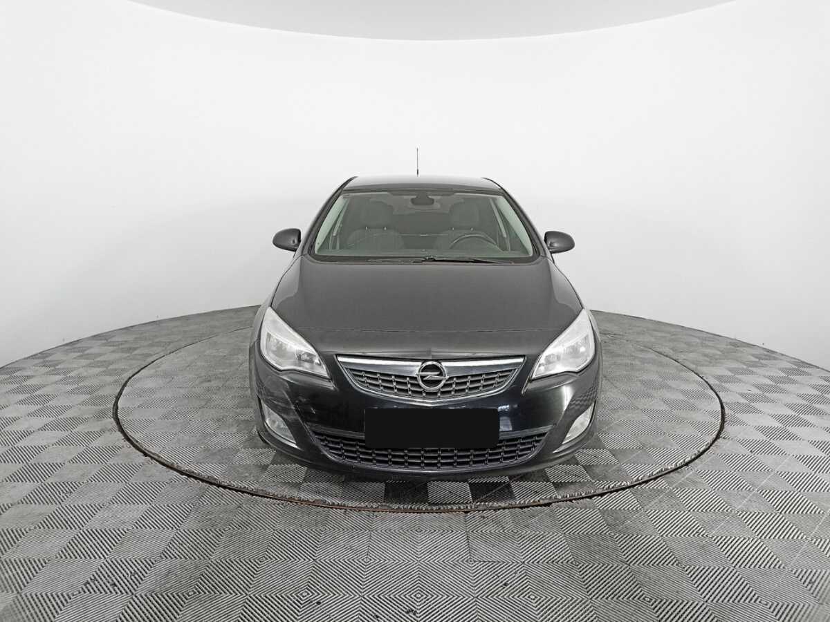 Opel Astra с пробегом — 2011 год. Фото: #1
