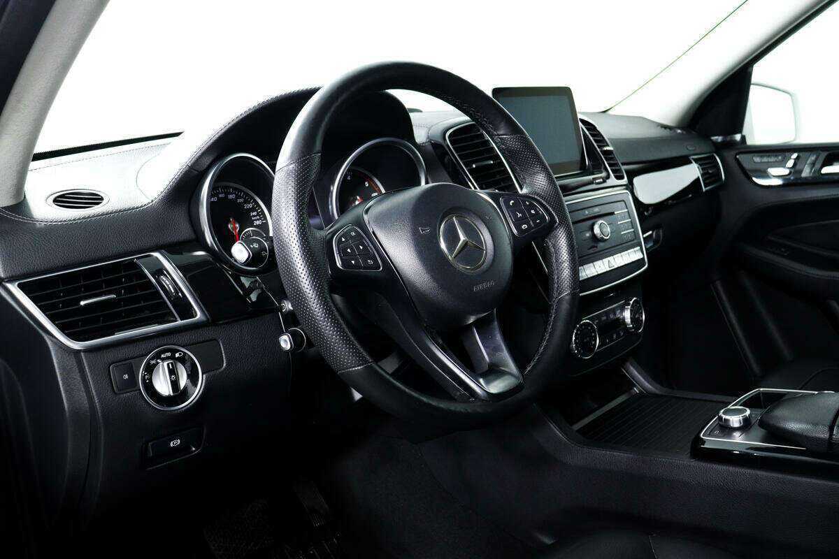 Mercedes-Benz GLE с пробегом — 2015 год. Фото: #12