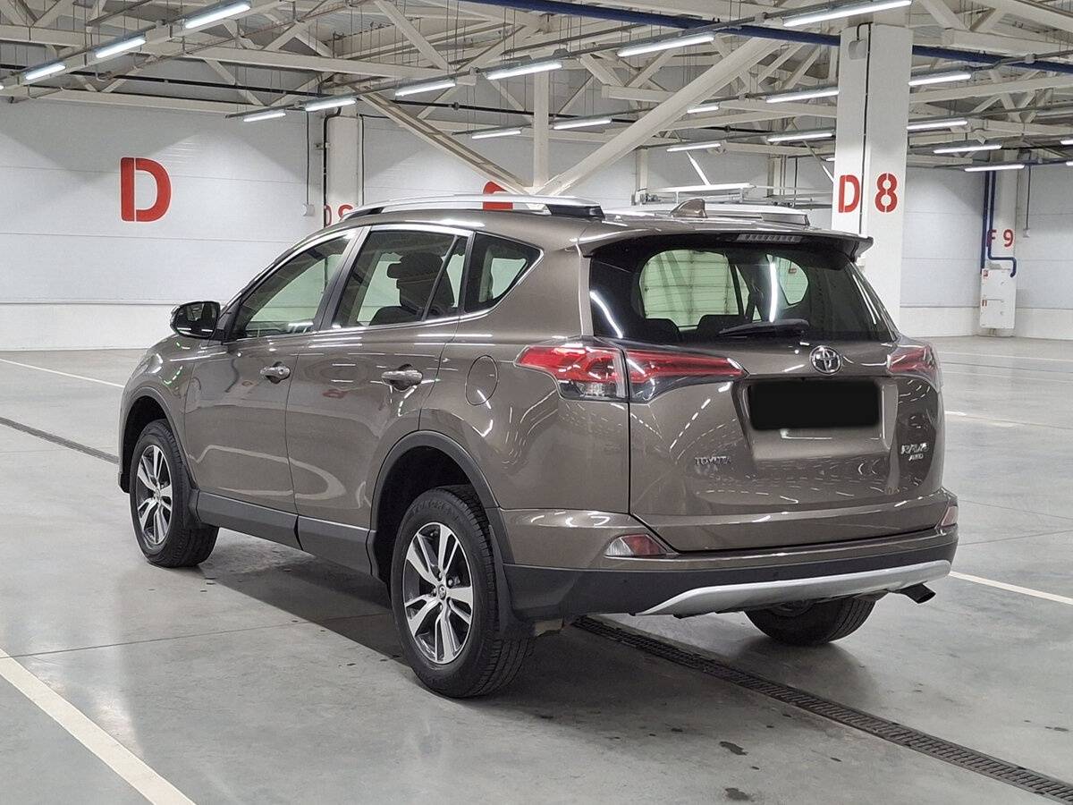 Toyota RAV4 с пробегом — 2015 год. Фото: #6