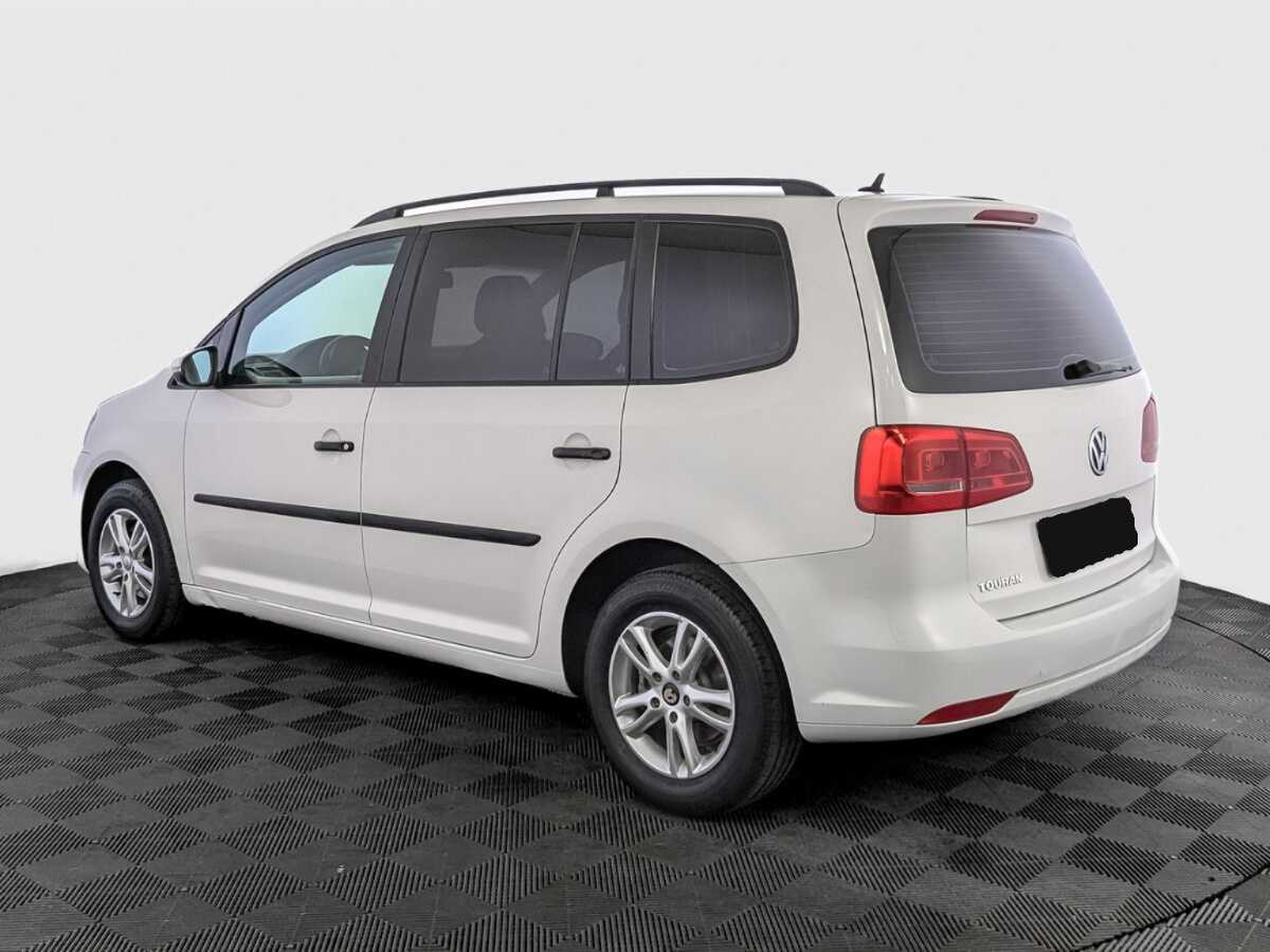 Volkswagen Touran с пробегом — 2012 год. Фото: #6