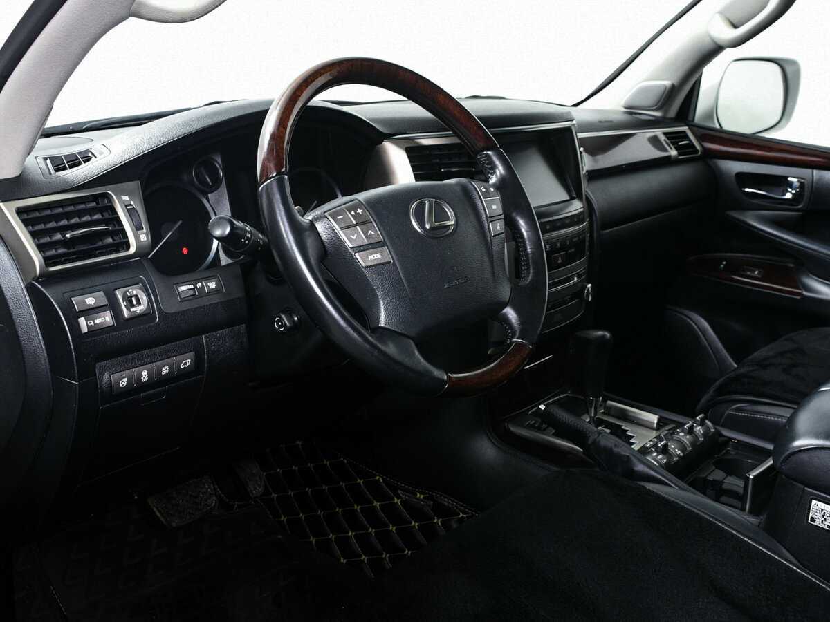 Lexus LX с пробегом — 2015 год. Фото: #10